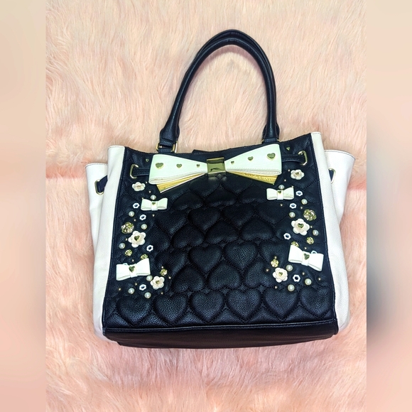 Betsey Johnson Handbags - BETSY JOHNSON PINK AND BLACK HEART QUILTED HANDBAG BOWS AND FLOWERS APPLIQUE